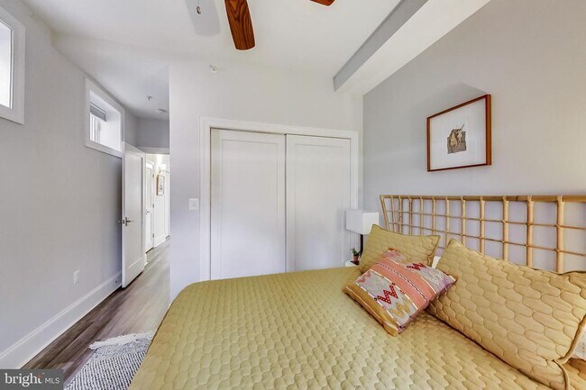 Building Photo - 819 D St NE