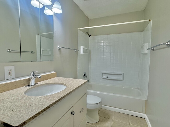 Building Photo - 3302 Acorn Ct