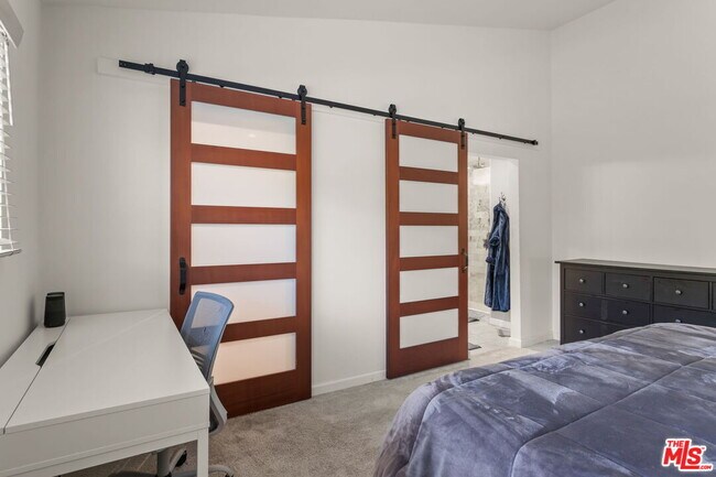 Building Photo - 4637 Park Dr