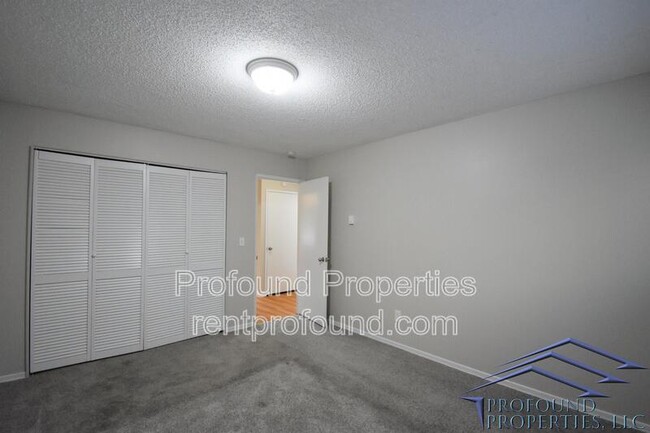 Building Photo - 8745 SW Beaverton Hillsdale Hwy