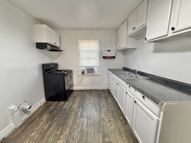 Building Photo - 2bed 1 bath Home Sweet Home