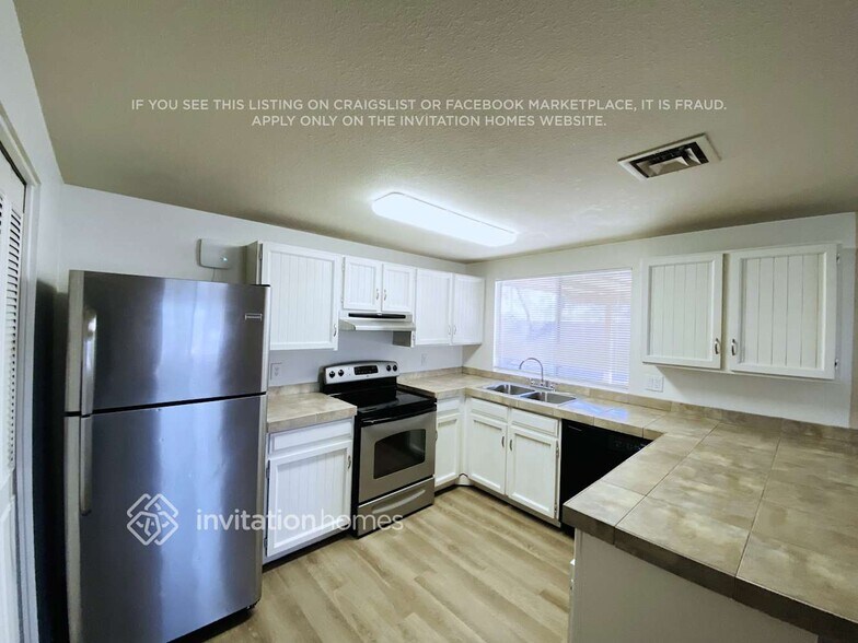 Building Photo - 2103 N Verano Way