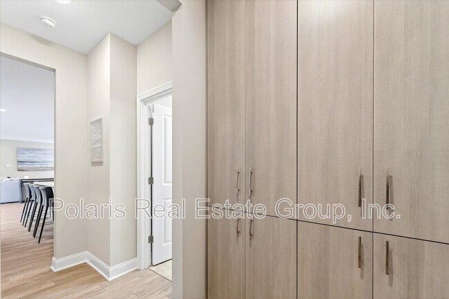 Building Photo - 6942 Cherry Creek Blvd