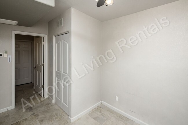 Building Photo - POOL HOME WITH CASITA