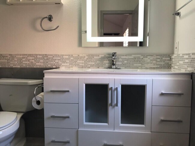 Building Photo - 1000 Calle Allegre