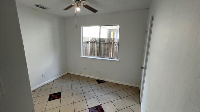 Building Photo - 9515 Aberdeen Way