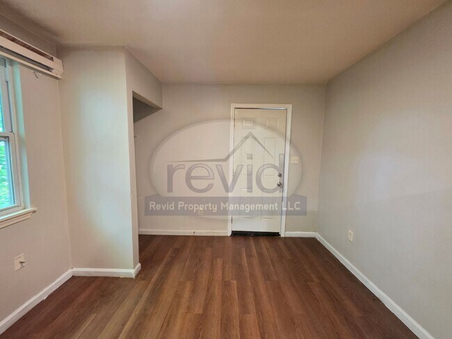 Building Photo - Move In Special! Half off First Months Rent!