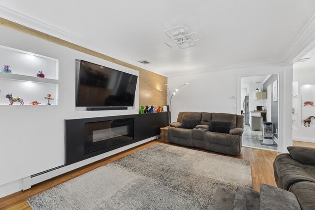 Building Photo - 52 Hillside Ave