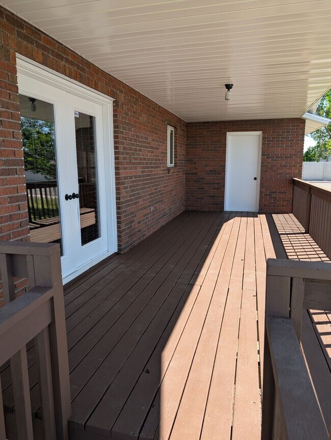 Building Photo - July FREE! Renovated 5-Bed Home + Optional...