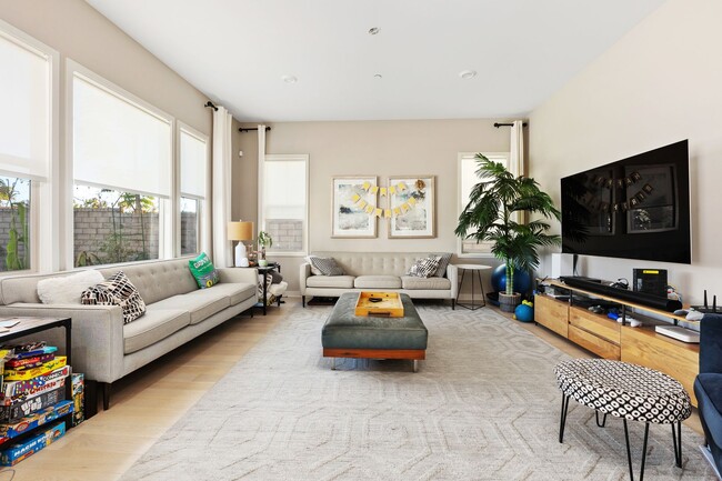 Building Photo - Beautiful 5 bedroom home in Heart of Carme...