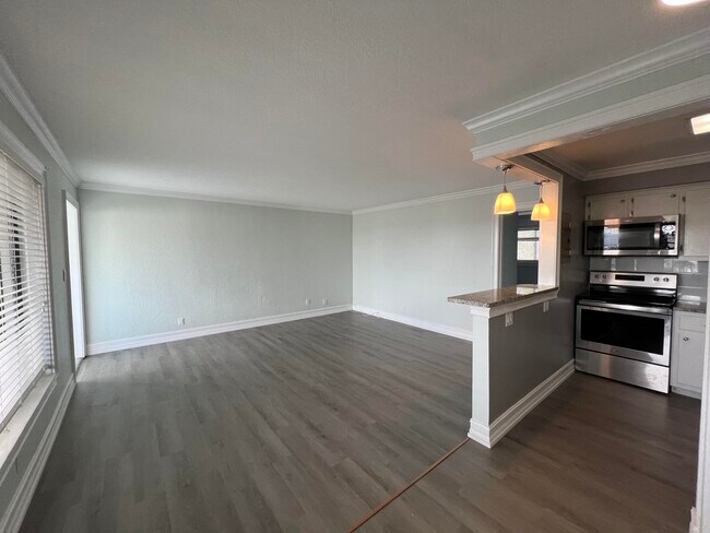 Building Photo - 131 Shore Ct