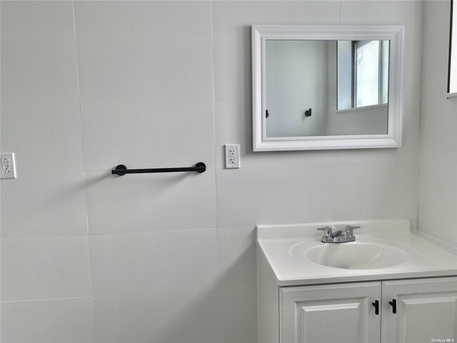 Building Photo - 54-20 Kissena Blvd