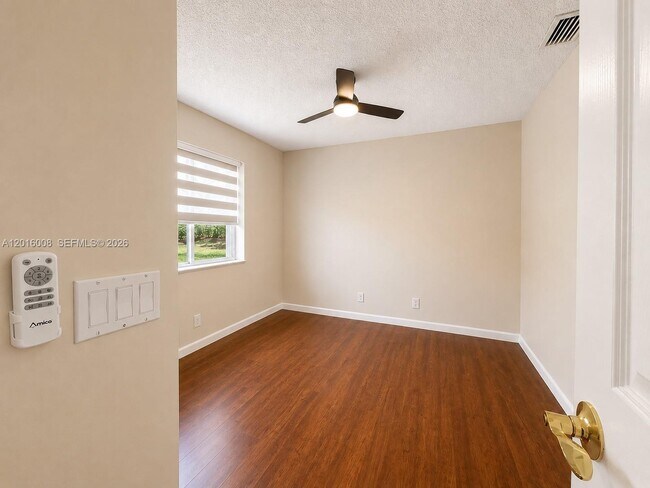 Building Photo - 854 San Remo Dr