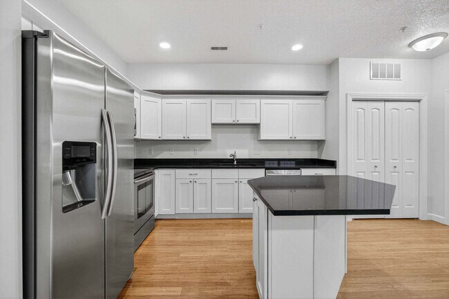 Building Photo - 220 E 37TH St