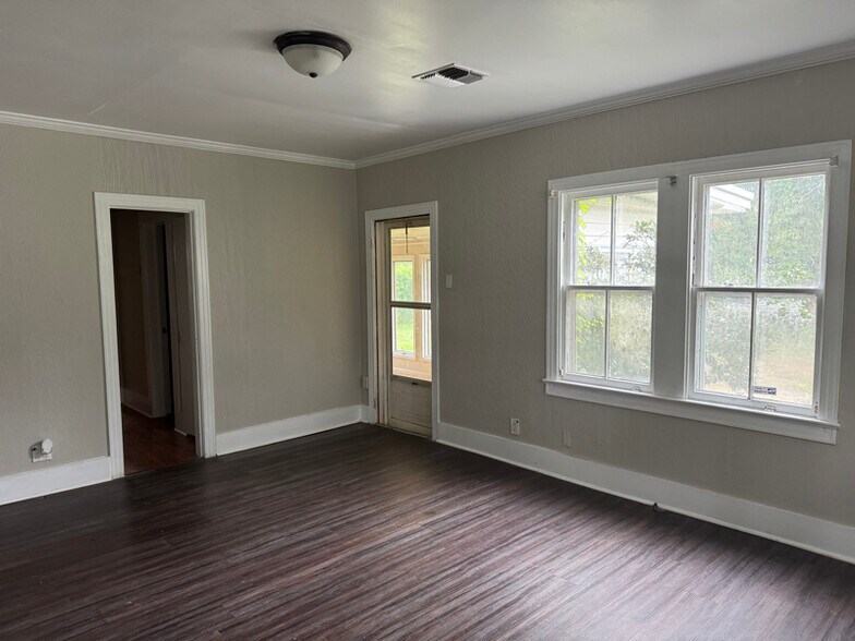 Building Photo - 311 S Morgan Ave