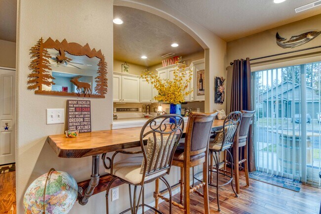 Building Photo - Furnished home in Bend, OR