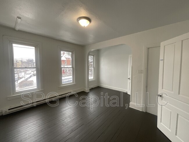 Building Photo - 301 N Newberry St