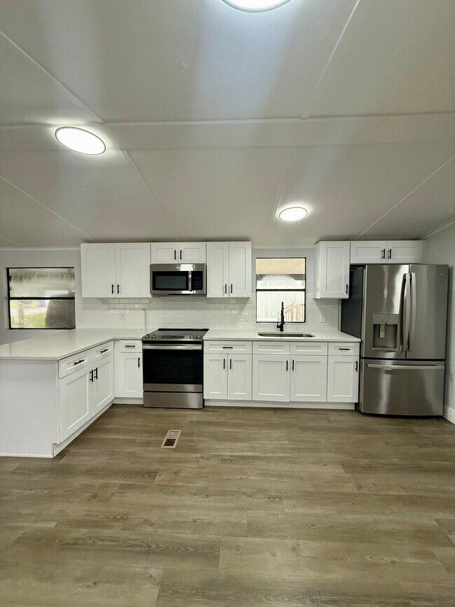 Building Photo - 516 De Resine Carre St