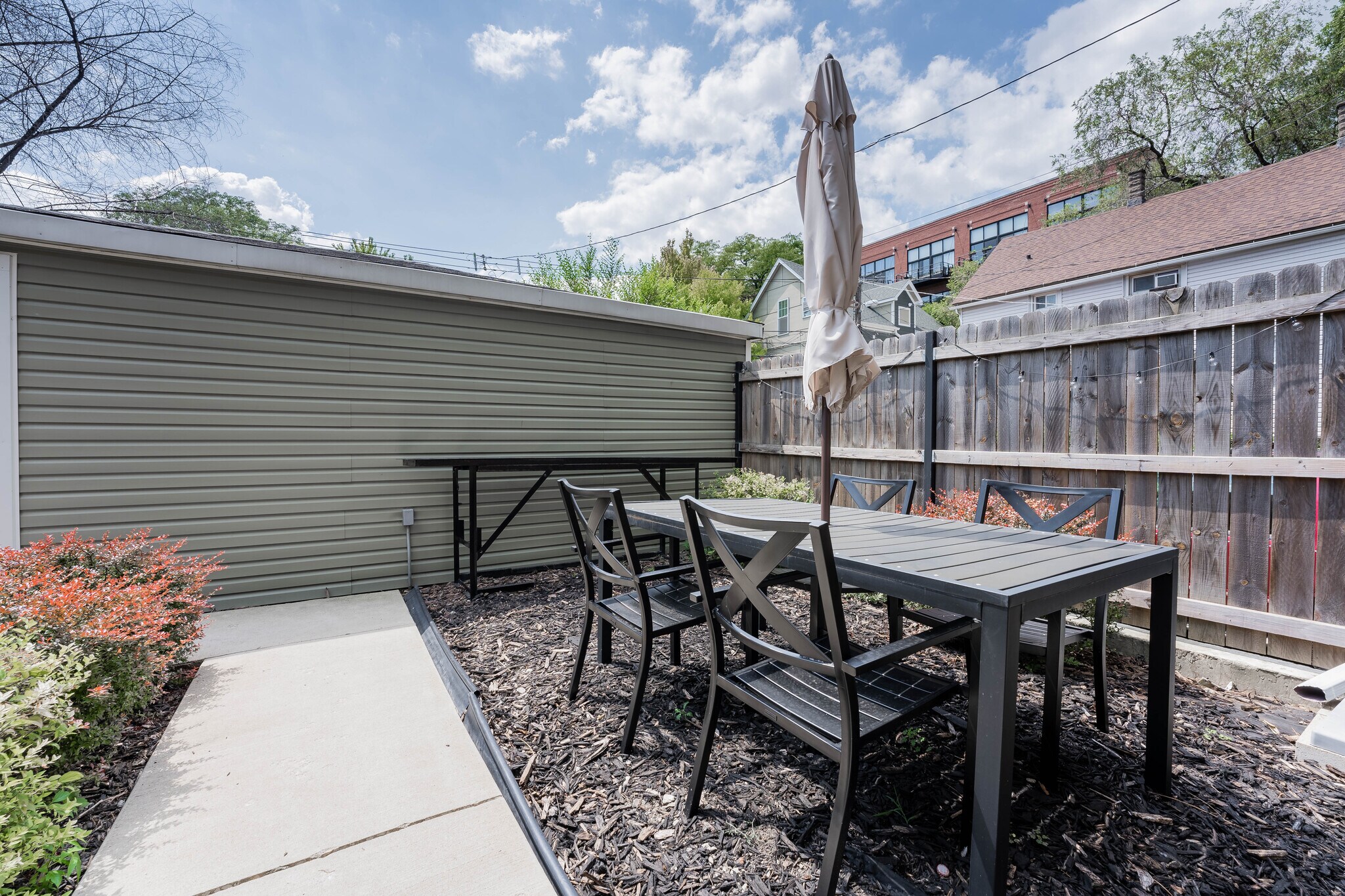 Building Photo - 2651 W Armitage Ave