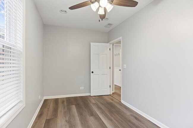 Building Photo - 3227 S Wells St