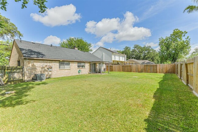 Building Photo - 9622 Oldenburg Ln