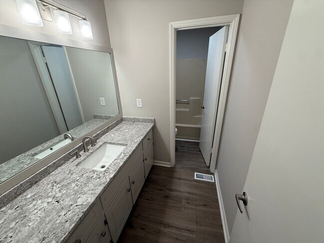 Building Photo - 542 Greentree Terrace