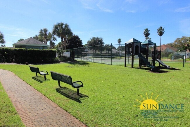 Building Photo - Gorgeous 3 Bedroom Townhouse in Miramar Beach
