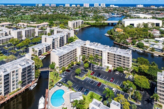 Building Photo - 9 Royal Palm Way