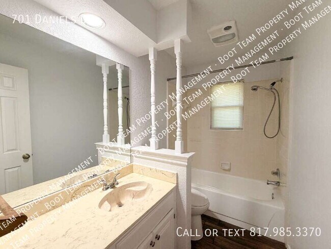 Building Photo - 701 Daniels Dr