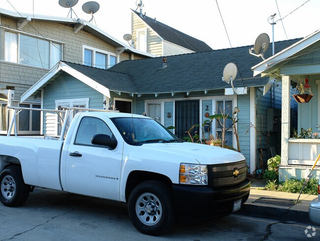 Building Photo - 417 E Bay Ave