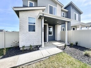 Building Photo - Luxury Gated Townhome in Star – Available Soon!