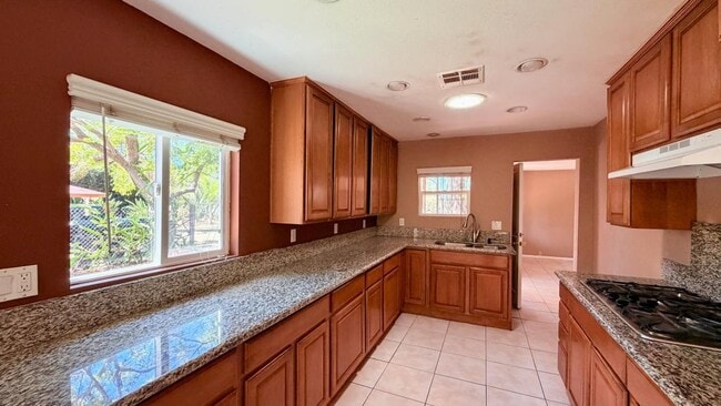Building Photo - 370 Las Flores Dr