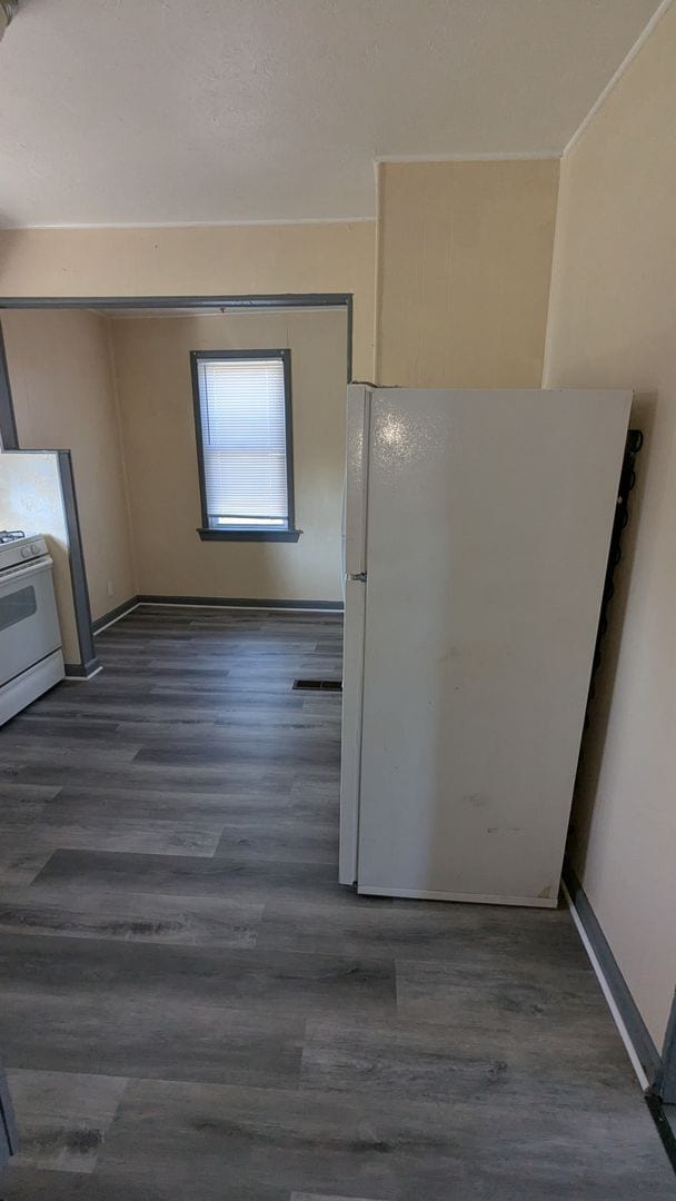 Building Photo - 3-Bedroom, 1-Bathroom Single Family Home for Rent in Akron, Ohio