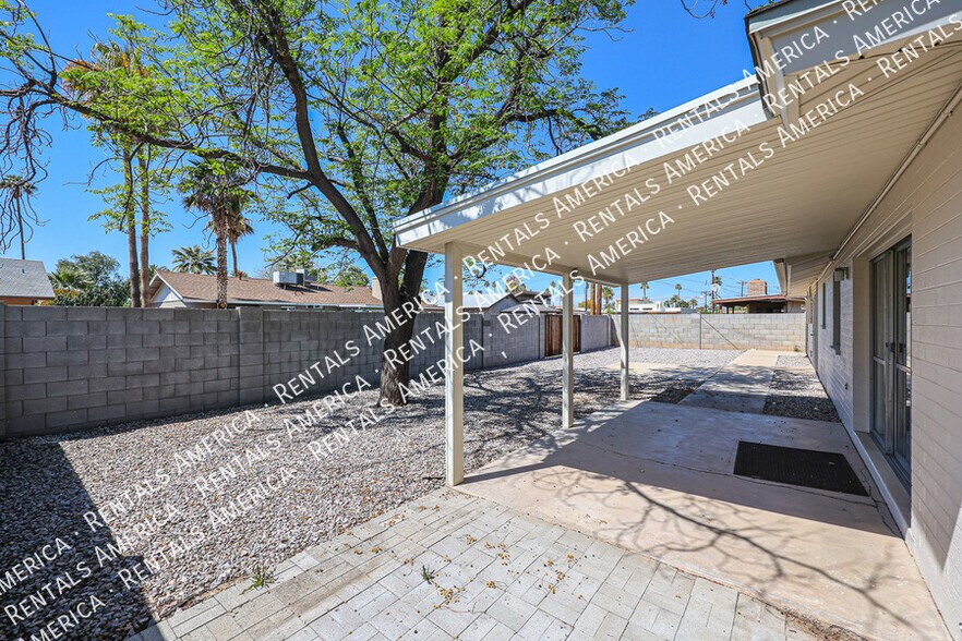 Building Photo - 3704 S Terrace Rd