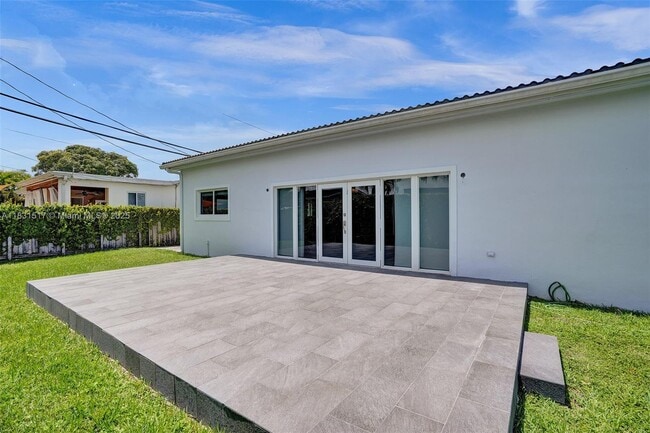 Building Photo - 8540 SW 20th St