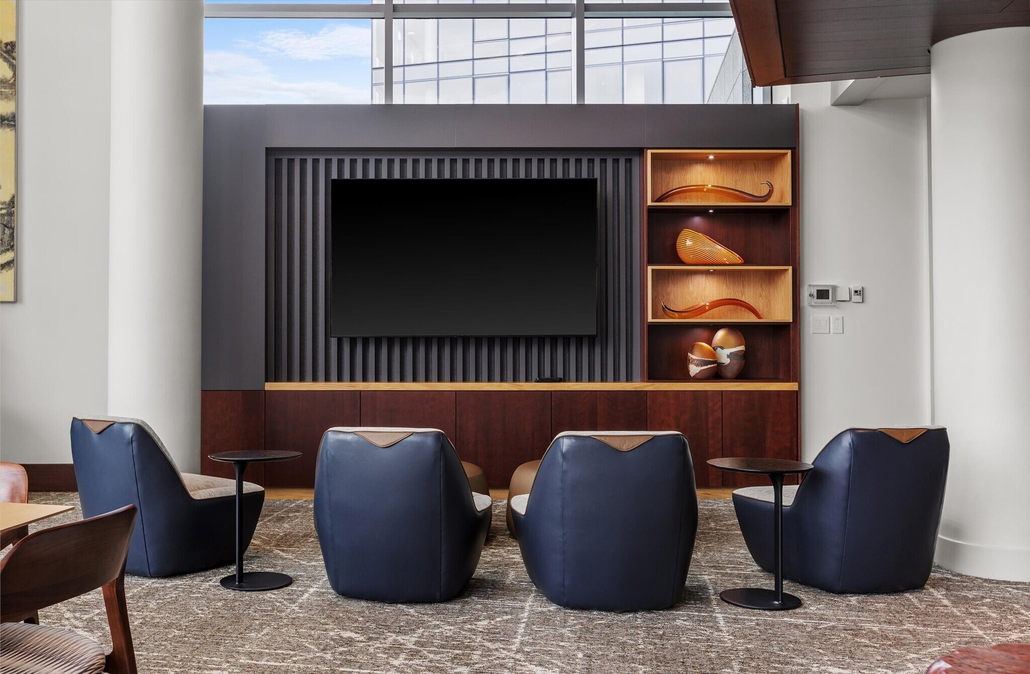 Building Photo - 10700 NE 4th St