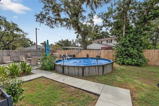 Building Photo - 1601 Alder Way