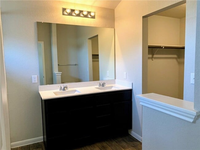 Building Photo - 3323 Brywood Dr