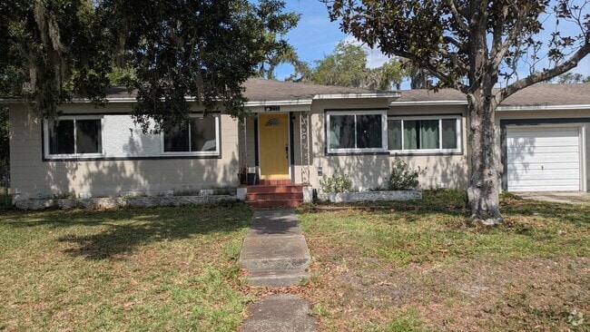 Building Photo - 215 S Elm Rd