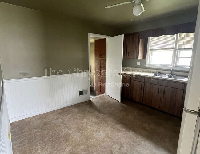 Building Photo - 309 Iowa Ave