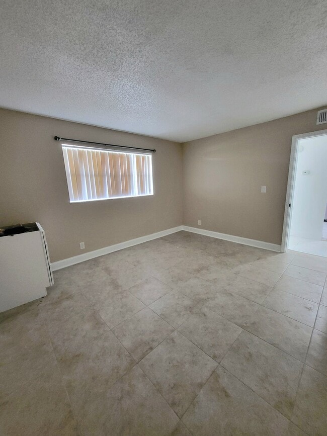 Building Photo - 8000 Fairview Dr