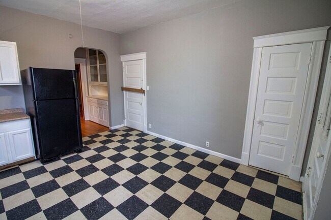 Building Photo - 3407 Winnebago St