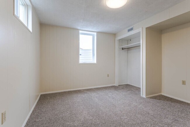 Building Photo - 755 Braun St