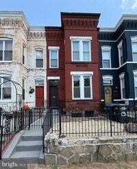 Building Photo - 833 11th St NE