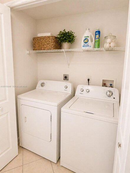 Building Photo - 11051 W Okeechobee Rd