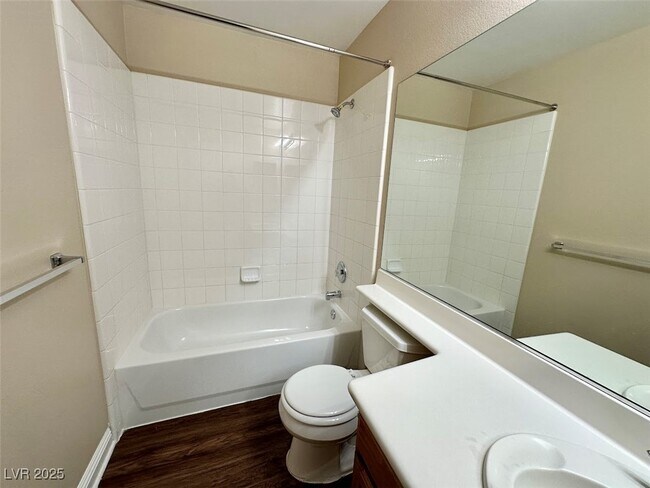 Building Photo - 7576 Jacaranda Leaf St