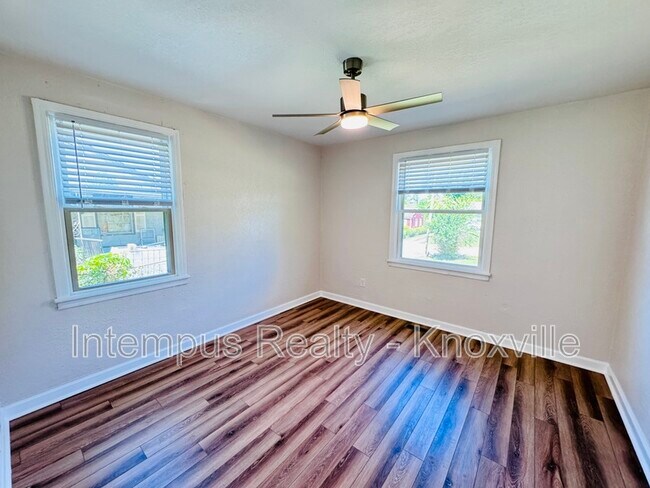 Building Photo - 3222 Selma Ave