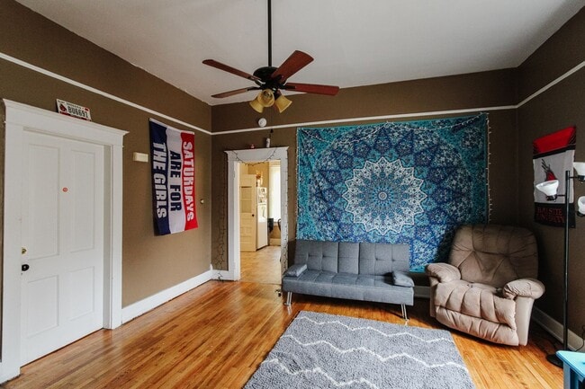 Building Photo - Preleasing for August 2026! 3 Bedroom, 1 bathroom, Pet-Friendly with In-Unit Washer & Dryer!