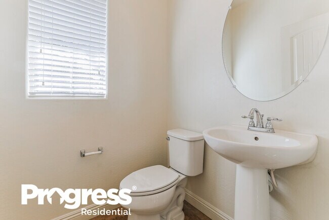 Building Photo - 5534 E Jaeger St