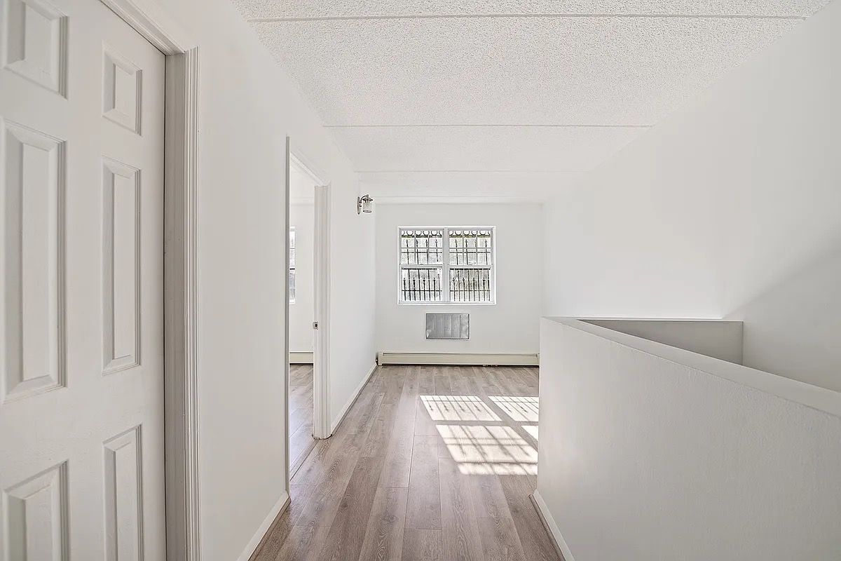 Building Photo - 482 Central Ave